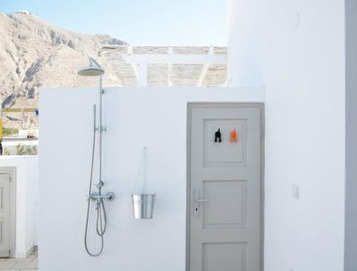 10a_kids_bathroom_exterior