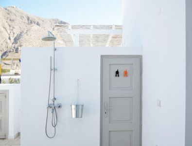 10a_kids_bathroom_exterior